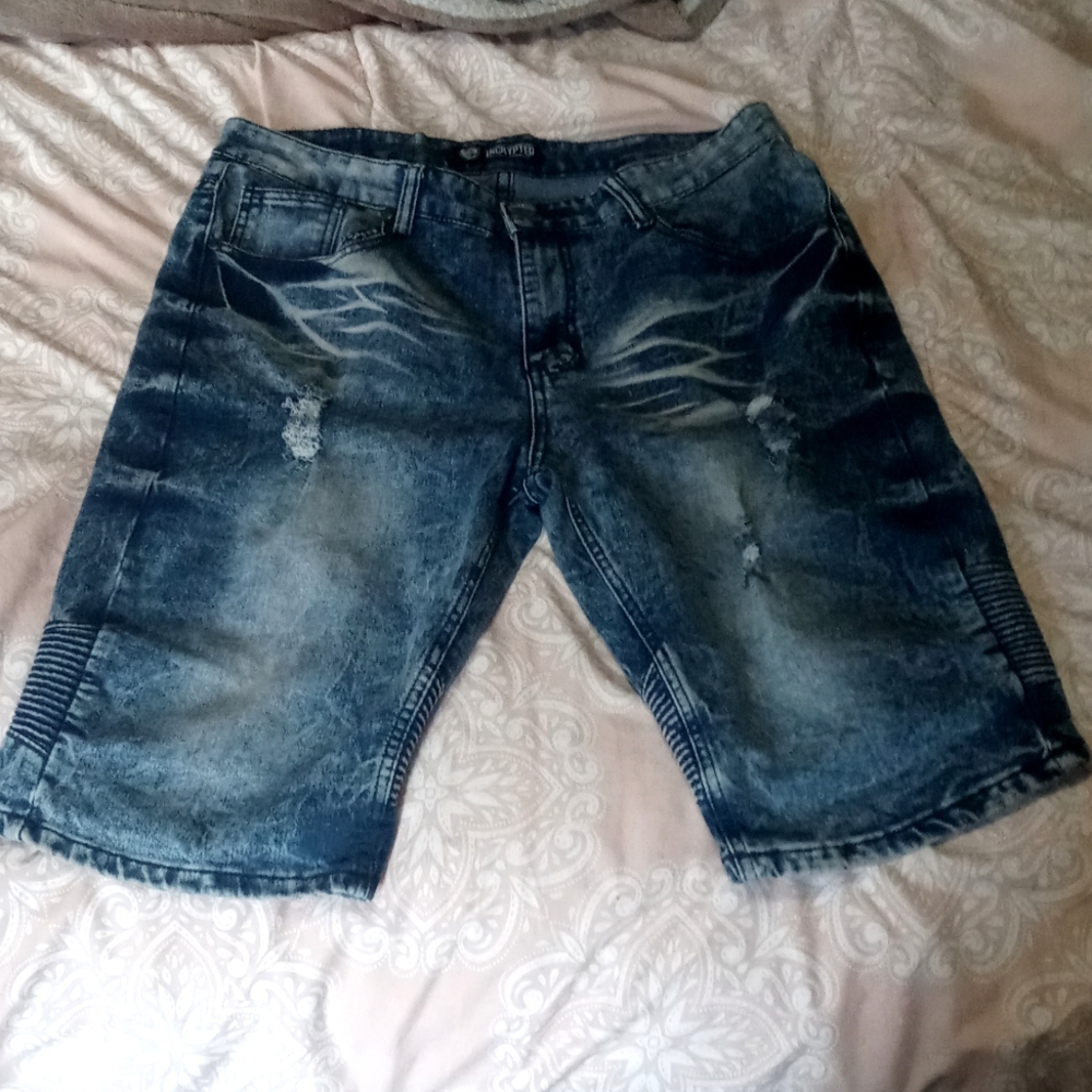 Encrypted supply company size 34 shorts